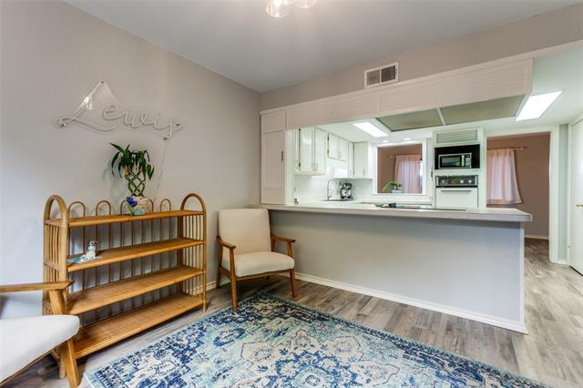 Building Photo - 9625 Highland View Dr