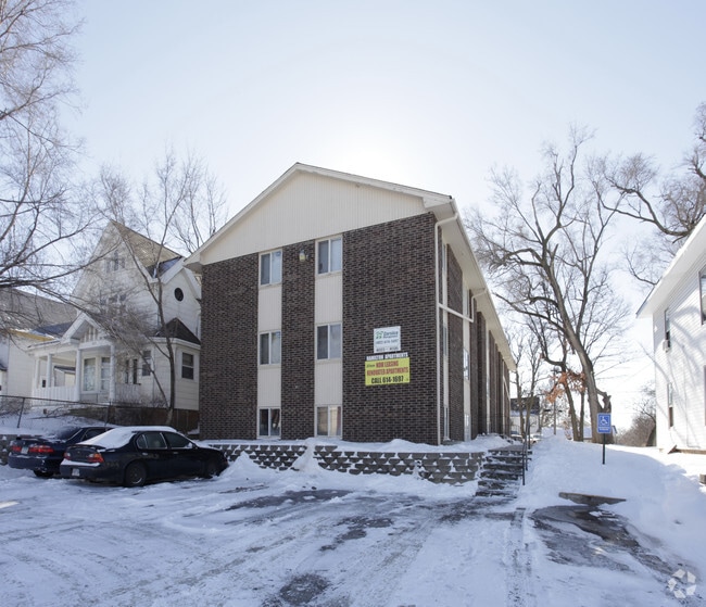 Primary Photo - Hamilton Apartments