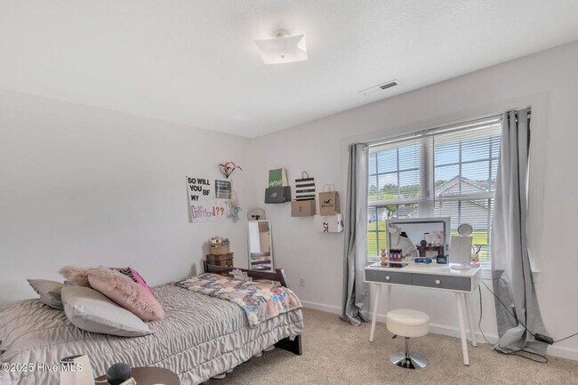 Building Photo - Very Well Maintained Townhome In Carolina ...