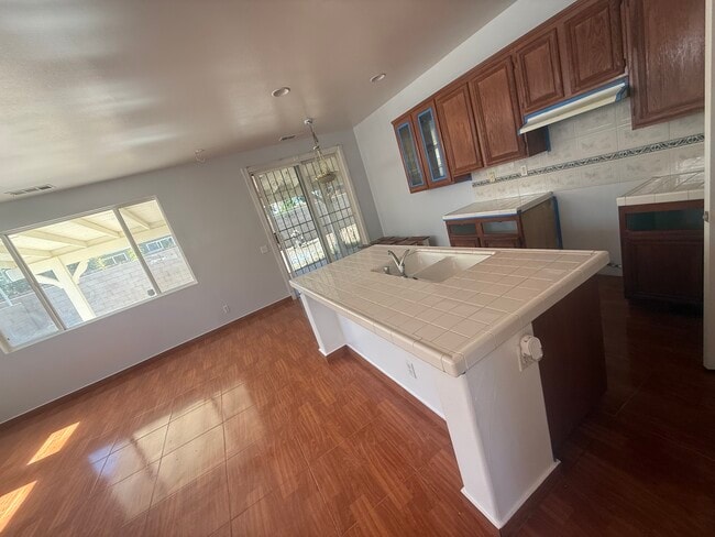 Building Photo - 1312 Holguin St