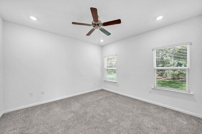 Building Photo - 30 Sandywoods Ct