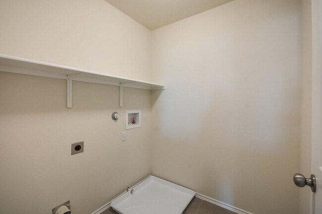 Building Photo - 276 La Dera Dr