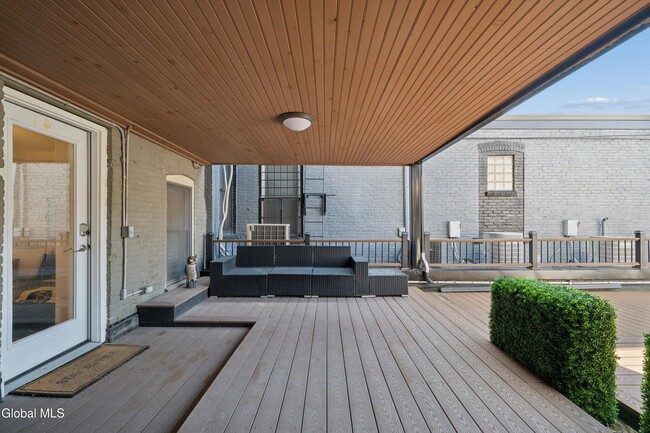 Building Photo - 425 Broadway