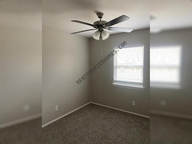 Building Photo - 1018 Harris Dr