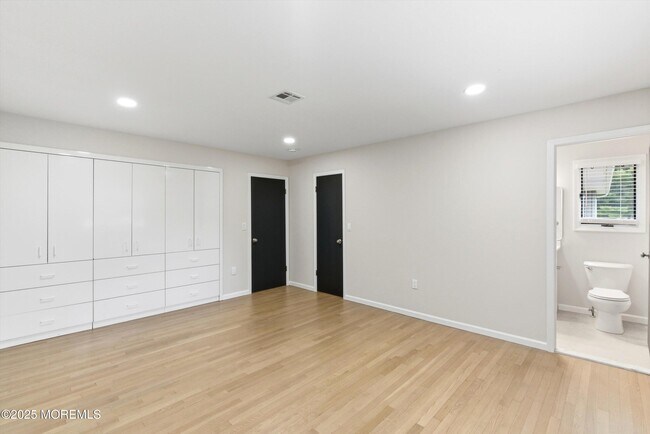 Building Photo - 257 Alexander Ave