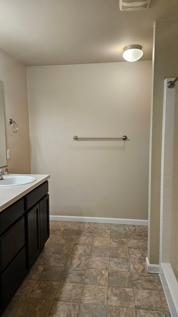 Building Photo - Hawks Praire Lacey 3 Bdrm Home!