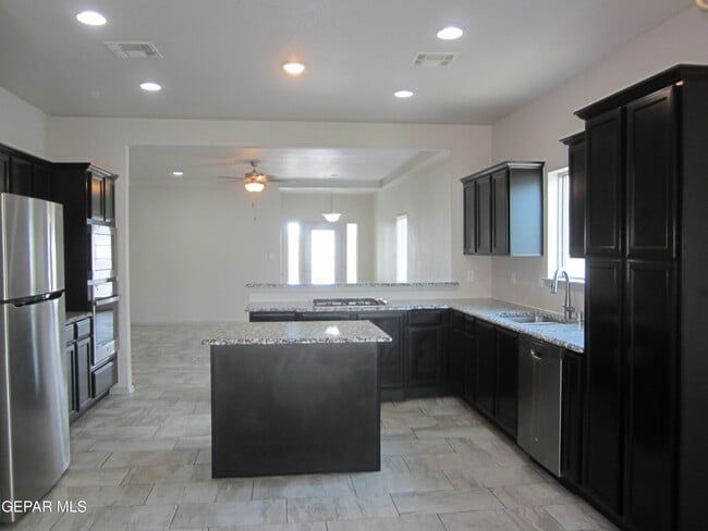 Building Photo - 323 Malta St