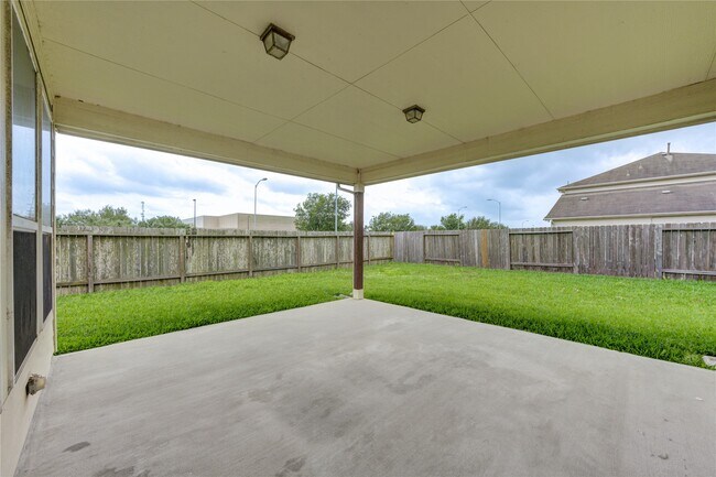 Building Photo - 16 Rose Desert Ct