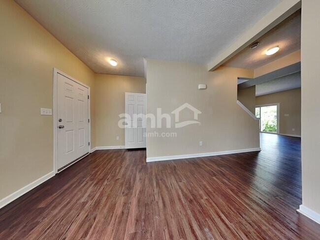 Building Photo - 45 Haverstraw Pl