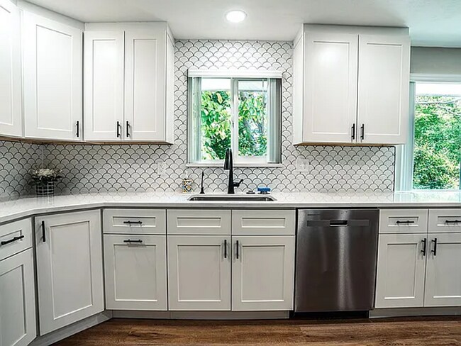 Building Photo - Remodeled 3 bedroom, 3 bath home with addi...