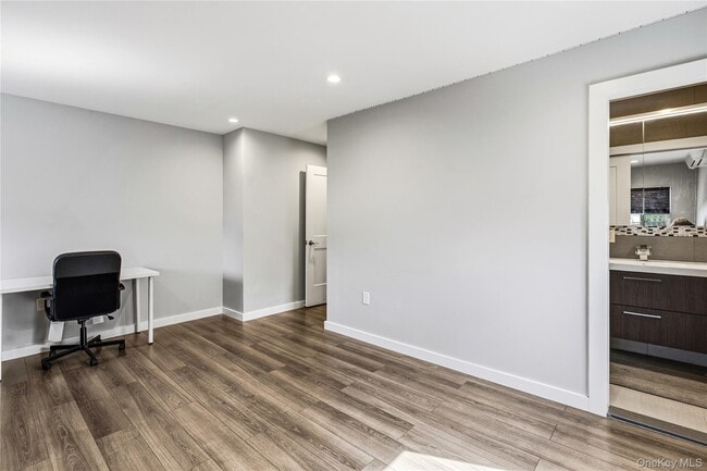 Building Photo - 31 Sutton Hill Ln