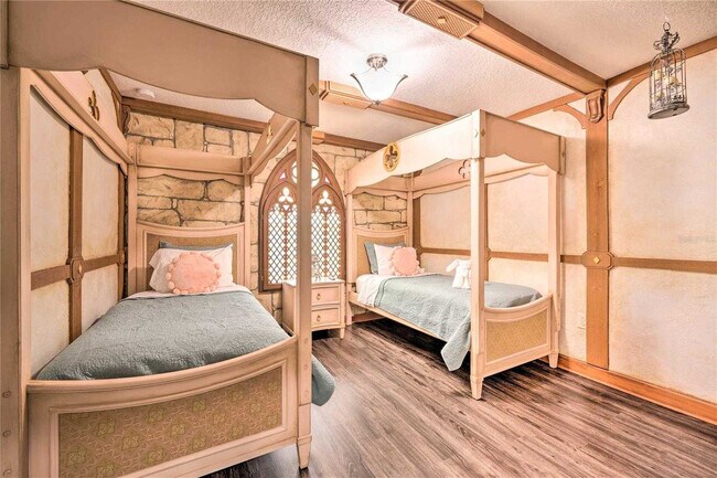 Building Photo - 8988 Stinger Dr