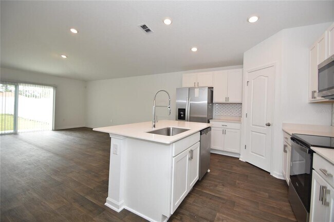 Building Photo - 6 Prosperity Ln