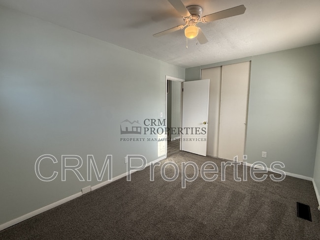 Building Photo - 806 Maumee Dr