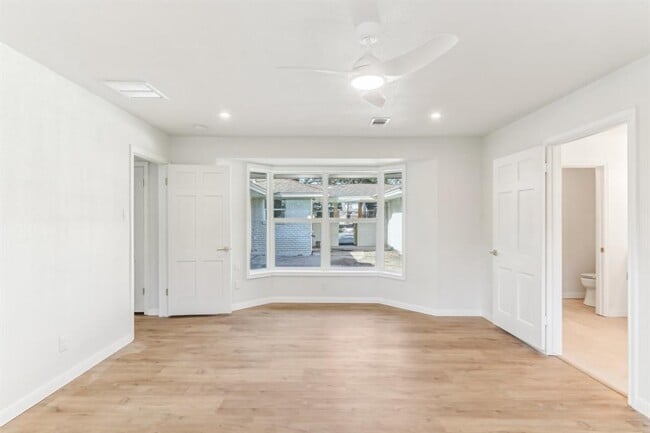 Building Photo - 8014 Meadowcroft Dr