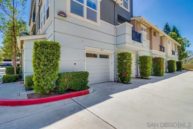 Building Photo - Tri-Level Townhome Condo for Rent – 2 Bed,...