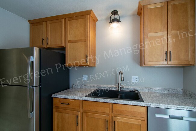 Building Photo - 661 Hanna St