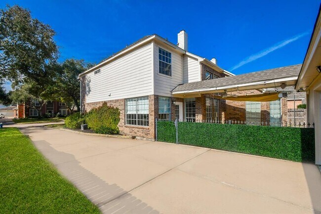 Building Photo - 23210 Greenrush Dr