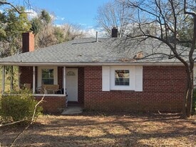 Building Photo - 8 Ridgeway Dr