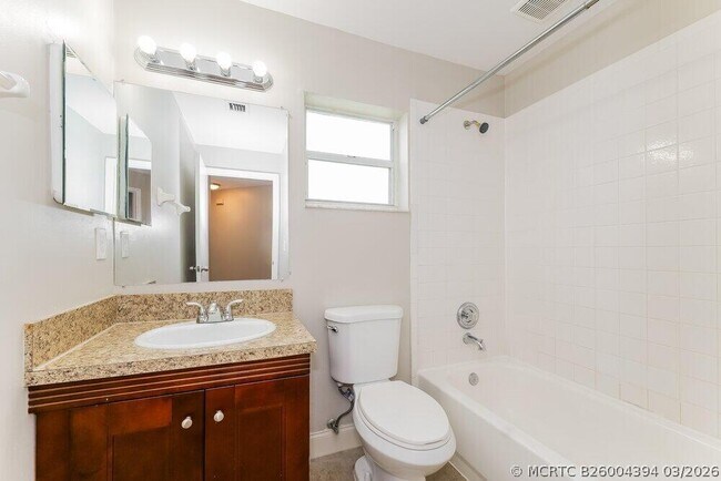 Building Photo - 180 Heatherwood Dr