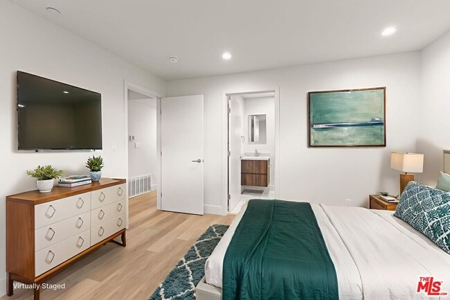 Building Photo - 1750 N Van Ness Ave