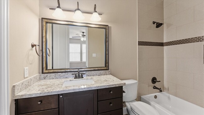 Building Photo - 922 W 20th St