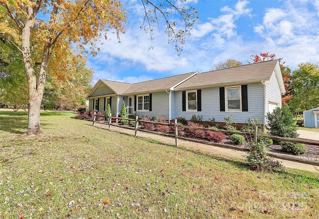 Building Photo - 4227 Deerfield Dr