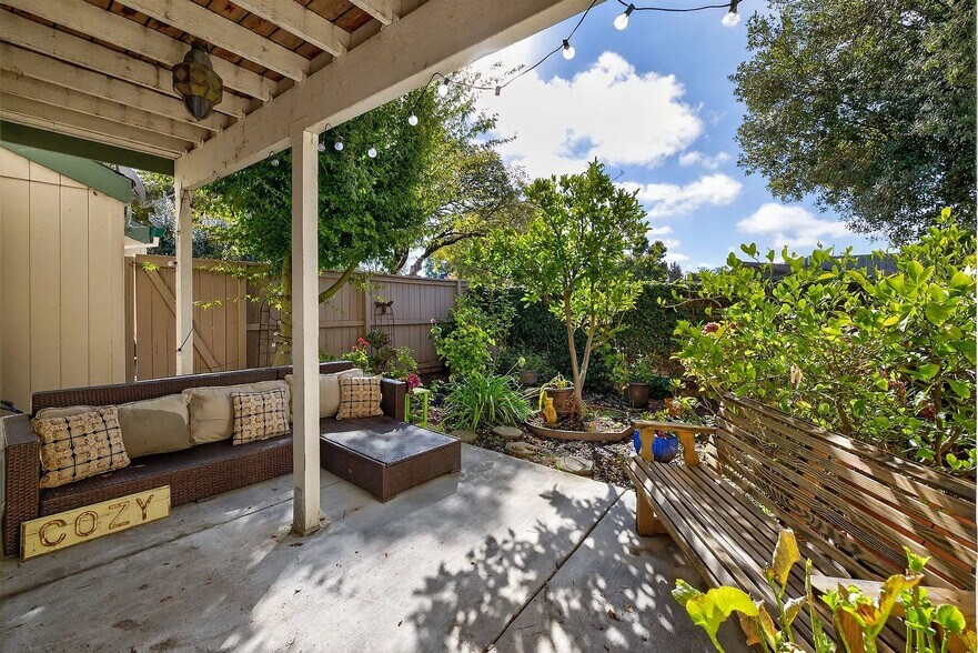 Building Photo - 211 Stony Point Rd