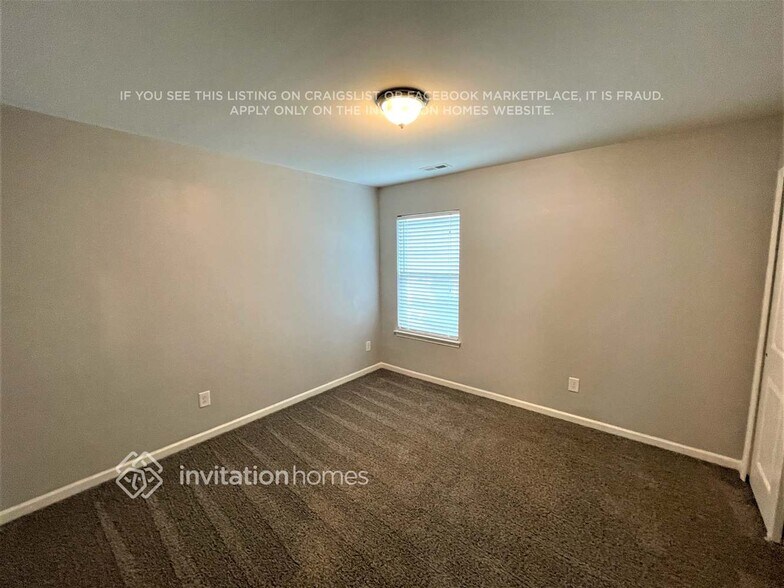 Building Photo - 1631 Eastway Dr