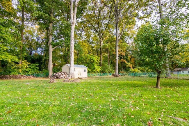 Building Photo - 3405 Pebble Dr