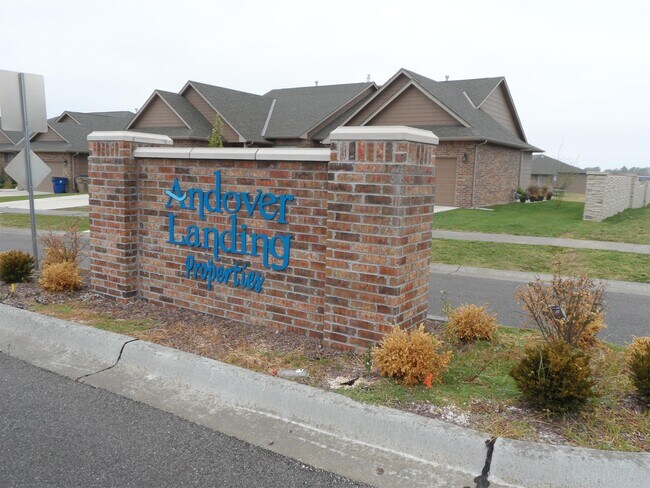 Building Photo - 2011 N Springbrook St