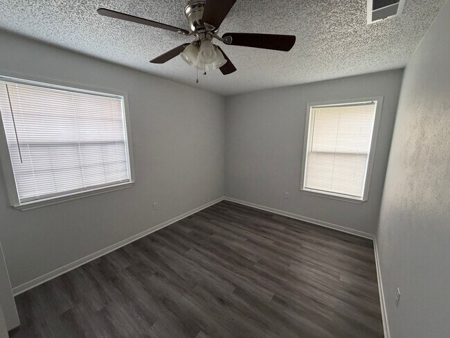 Building Photo - Freshly updated and move-in ready, this 4 bedroom, 2 bath home in Copperas Cove