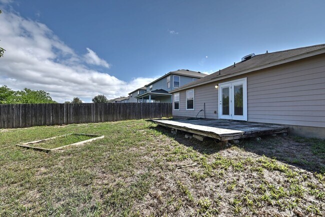 Building Photo - GREAT SINGLE STORY HOME  |  DECK REDONE CL...