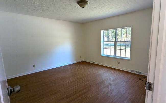 Building Photo - 182 N Walker Rd