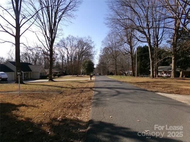 Building Photo - 507 Valleyview Dr