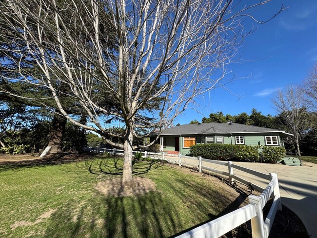 Building Photo - Quiet Country Living in Somis