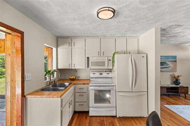Building Photo - 5714 SW 196th Ave