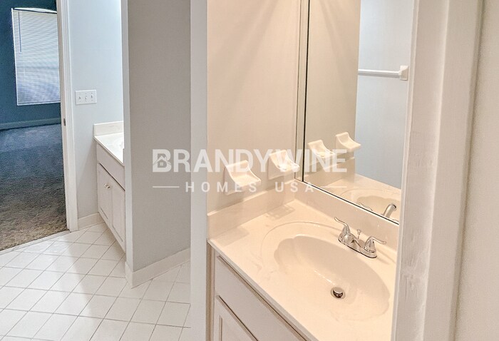 Building Photo - 6847 Rivercrest Dr