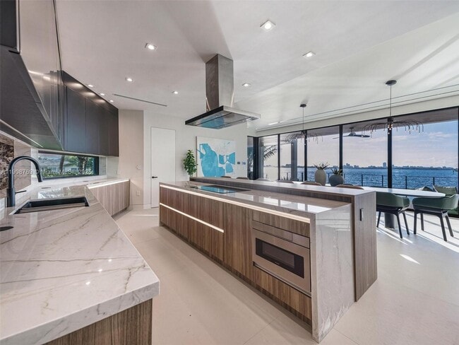 Building Photo - 11400 N Bayshore Dr