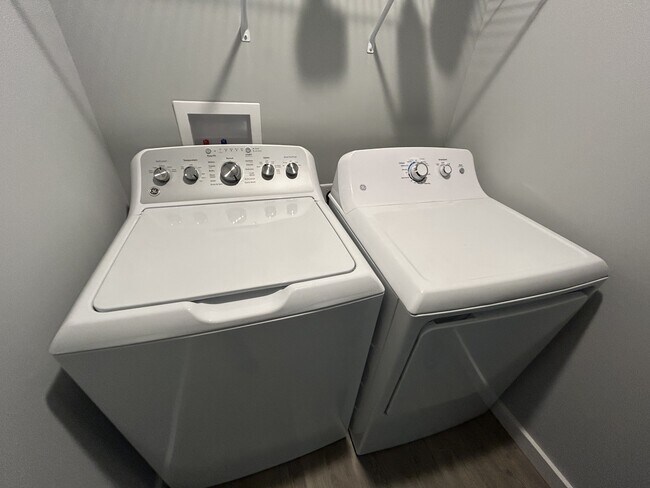 Building Photo - 3615 Lyle Ave