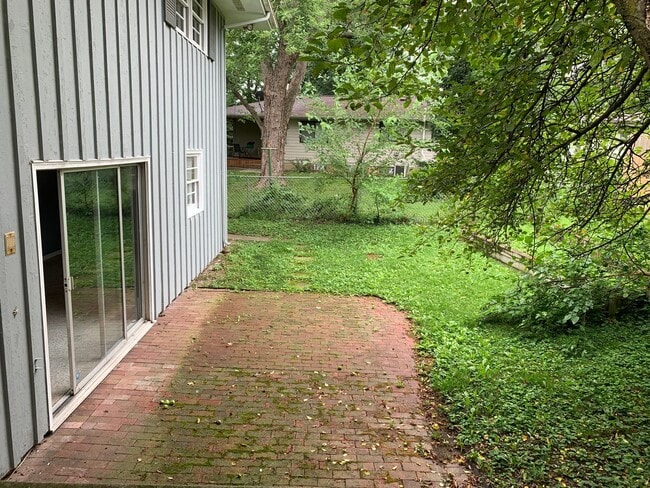 Building Photo - NOW Leasing!
