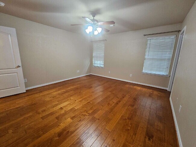 Building Photo - Beautiful Craftsman-Style Home in the Heart of Pensacola