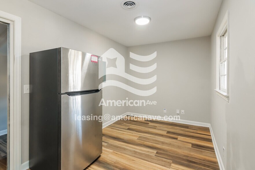 Building Photo - 4964 Gardiner Dr