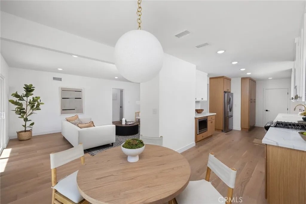 Building Photo - 3518 S Burnside Ave