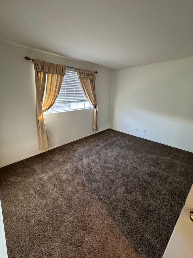 Building Photo - 3 Bedroom / 3 Bath Townhome Available Now! Chula Vista / San Miguel Ranch