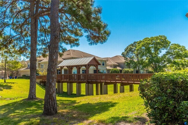 Building Photo - Gated Community Townhome 3br/2.5ba/2 Car G...
