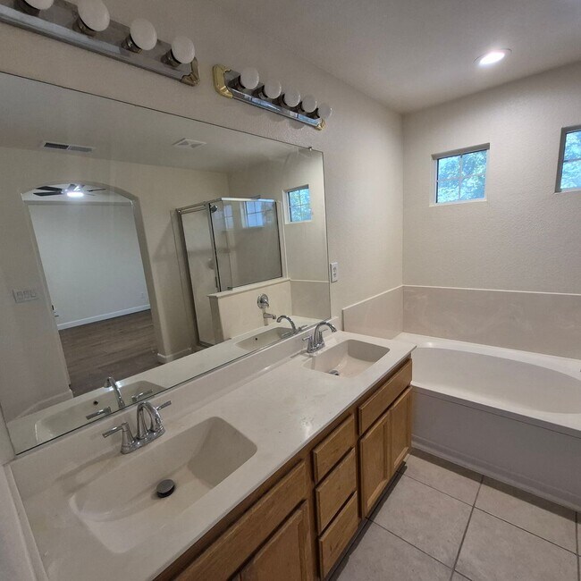 Building Photo - 5317 Buckwood Way
