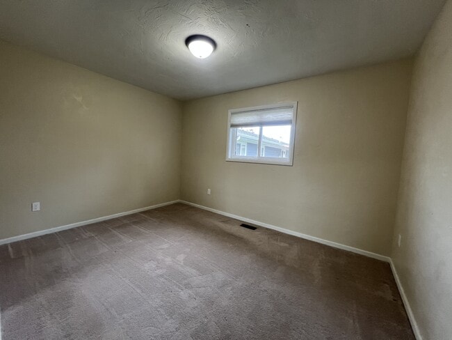 Building Photo - 1345 SE Madison St