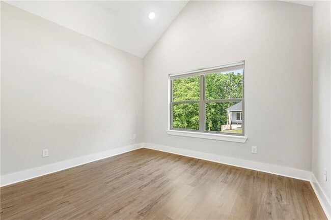 Building Photo - 19 Theale Ln