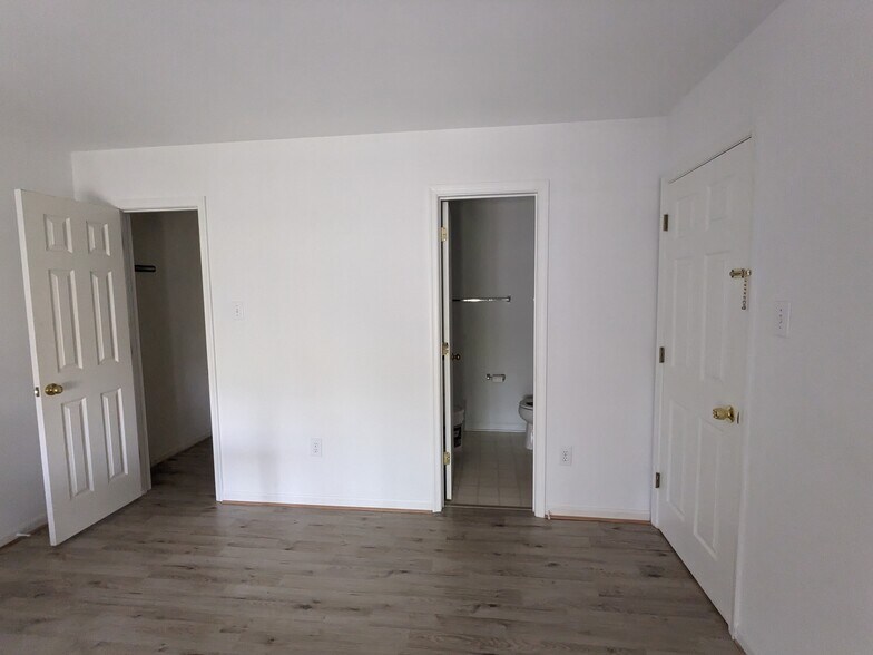 Building Photo - 13101 Briarcliff Ter